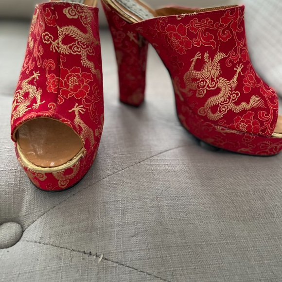 Red & Gold embroidered Satin vintage platform high heeled "clog" - Picture 4 of 5